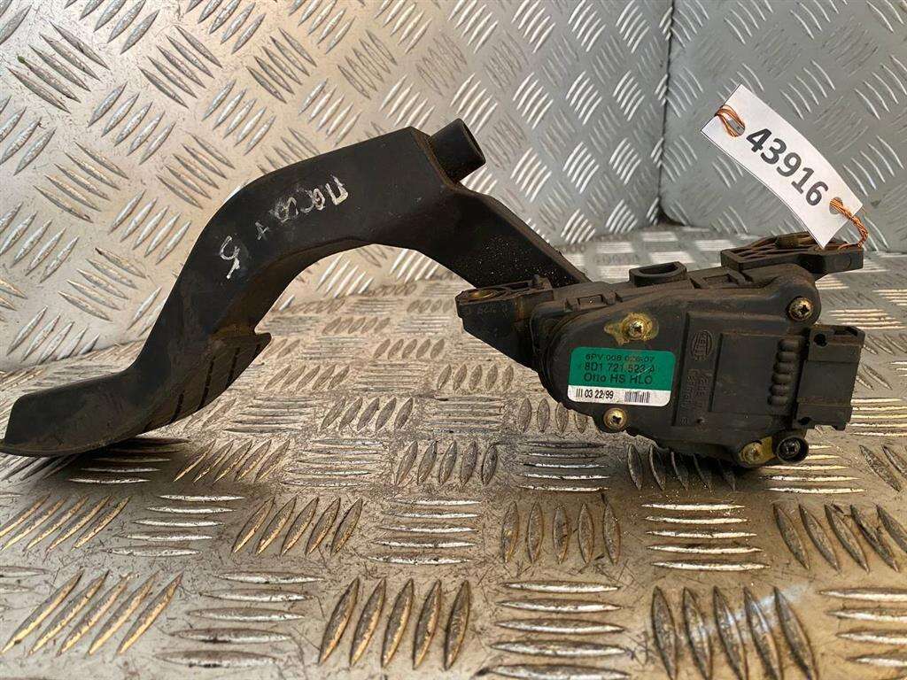 Педаль газа к Audi A4 2000