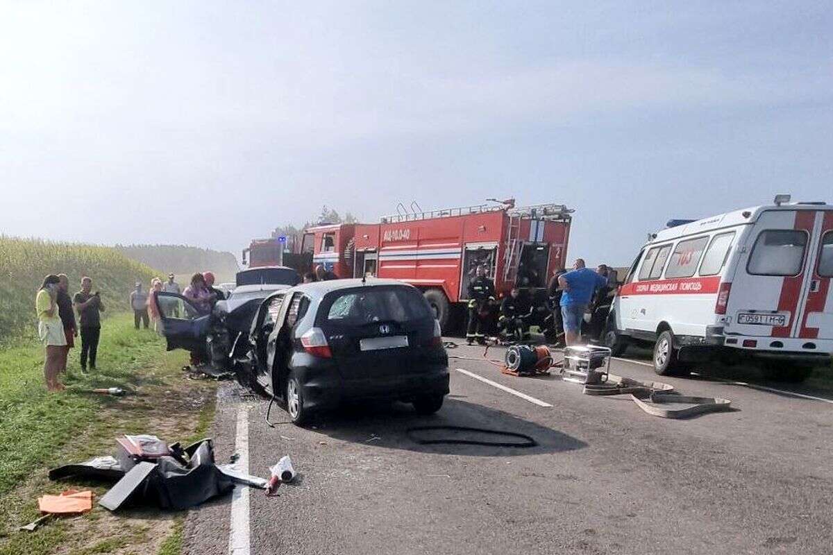 В лобовом столкновении под Шкловом пострадали шесть человек