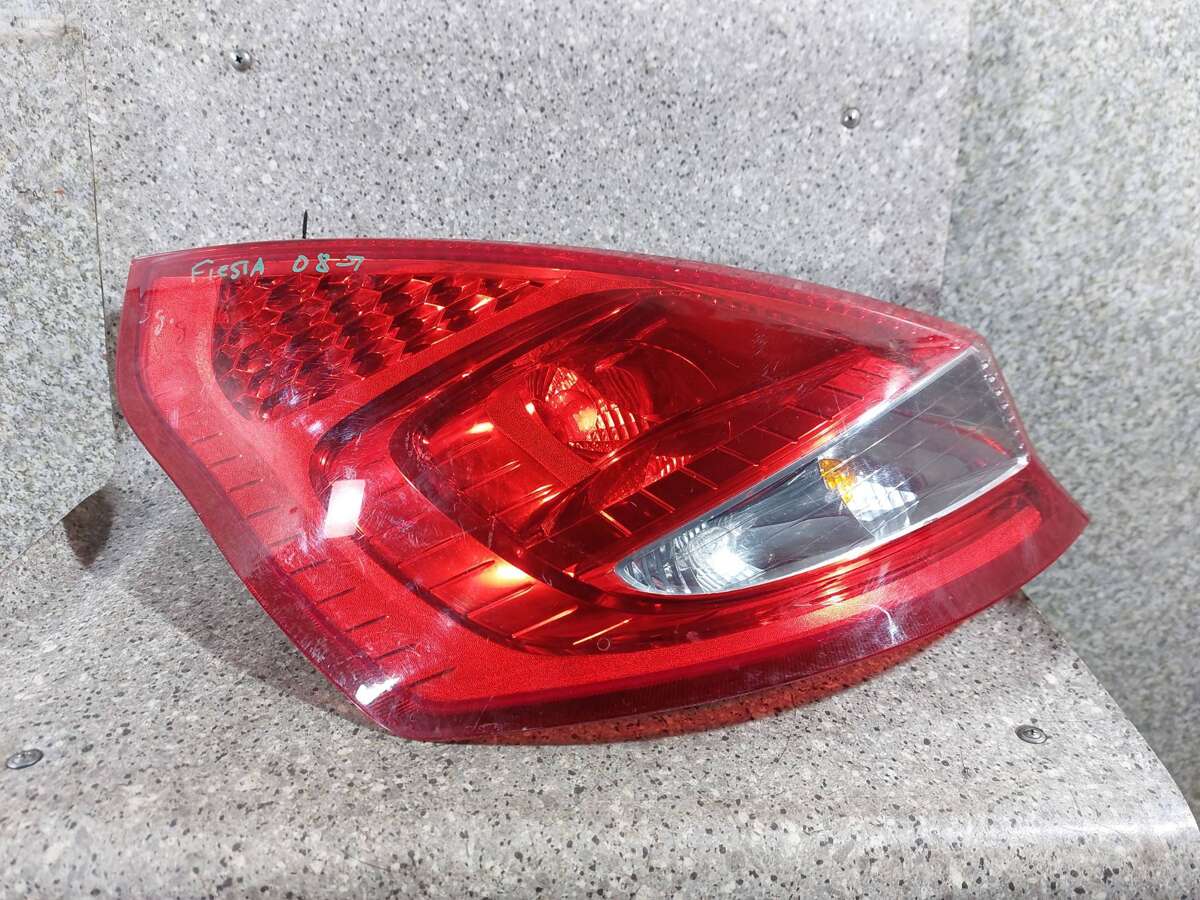 Фонарь задний левый к Ford Fiesta 2011
