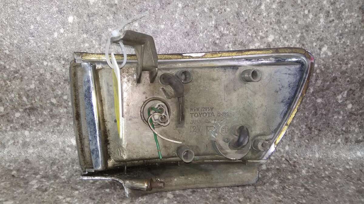 Фонарь габаритный правый к Toyota Corolla 1990