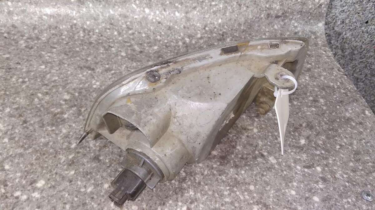Поворотник левый к Mitsubishi Lancer 1997