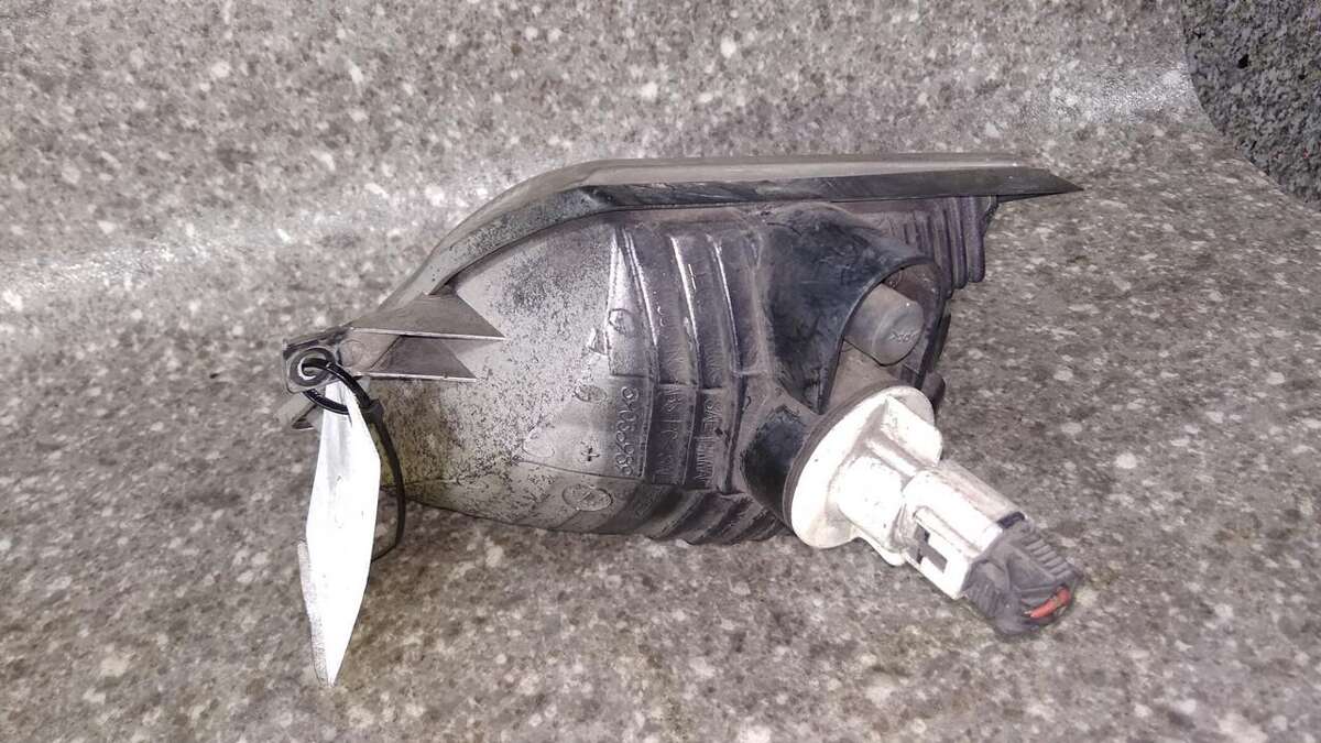 Поворотник правый к Nissan Micra 2006