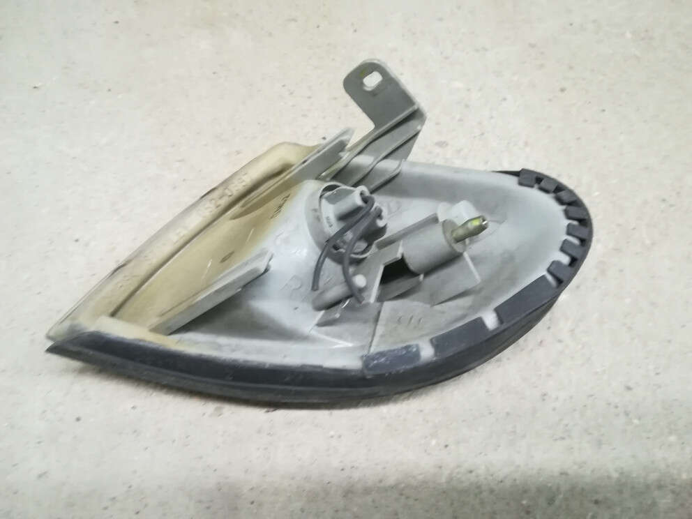 Поворотник правый к Mazda Xedos 9 1997