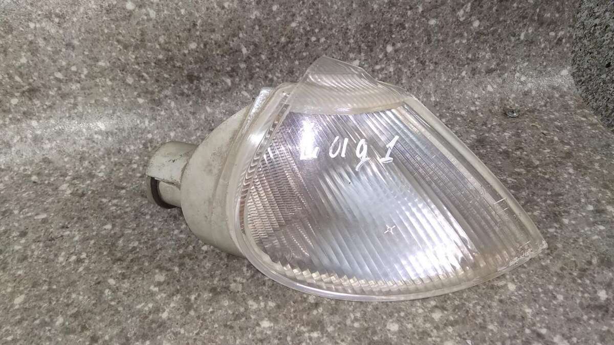 Поворотник правый к Renault Laguna 1996