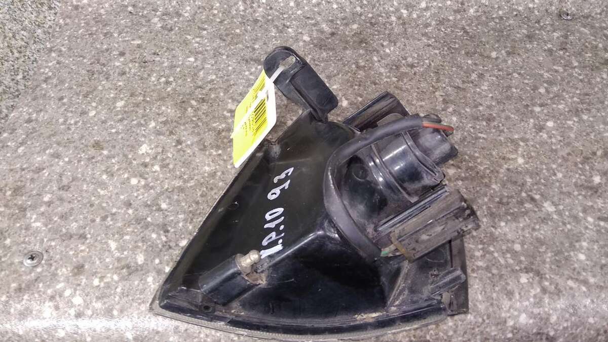 Поворотник правый к Nissan Primera 1993