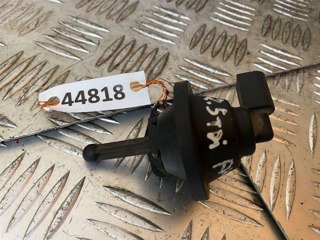 Клапан воздушный к Audi A4 2000