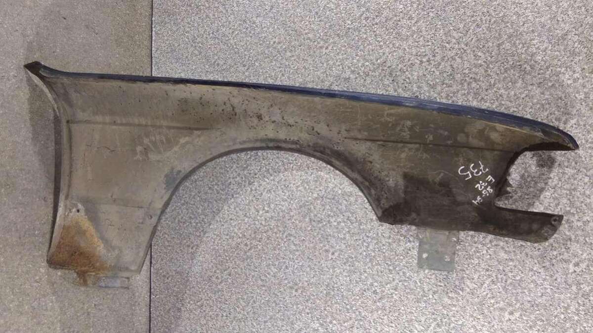 Крыло переднее левое к BMW 7 series 1990