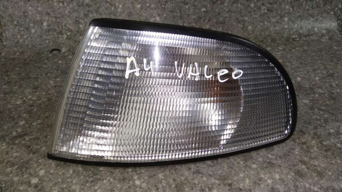 Поворотник левый к Audi A4 1997
