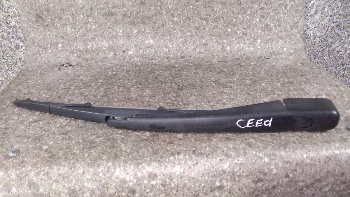 Щеткодержатель задний к Kia Ceed 2010