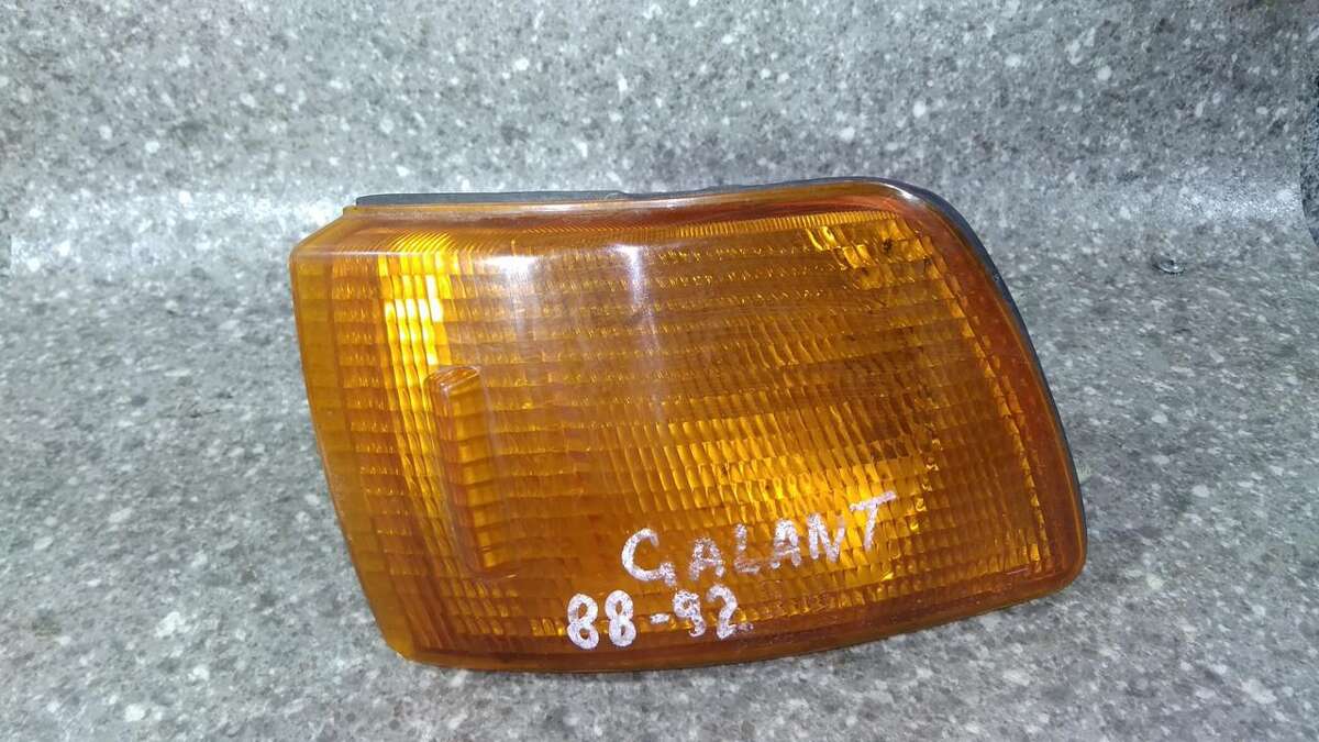 Поворотник левый к Mitsubishi Galant 1990