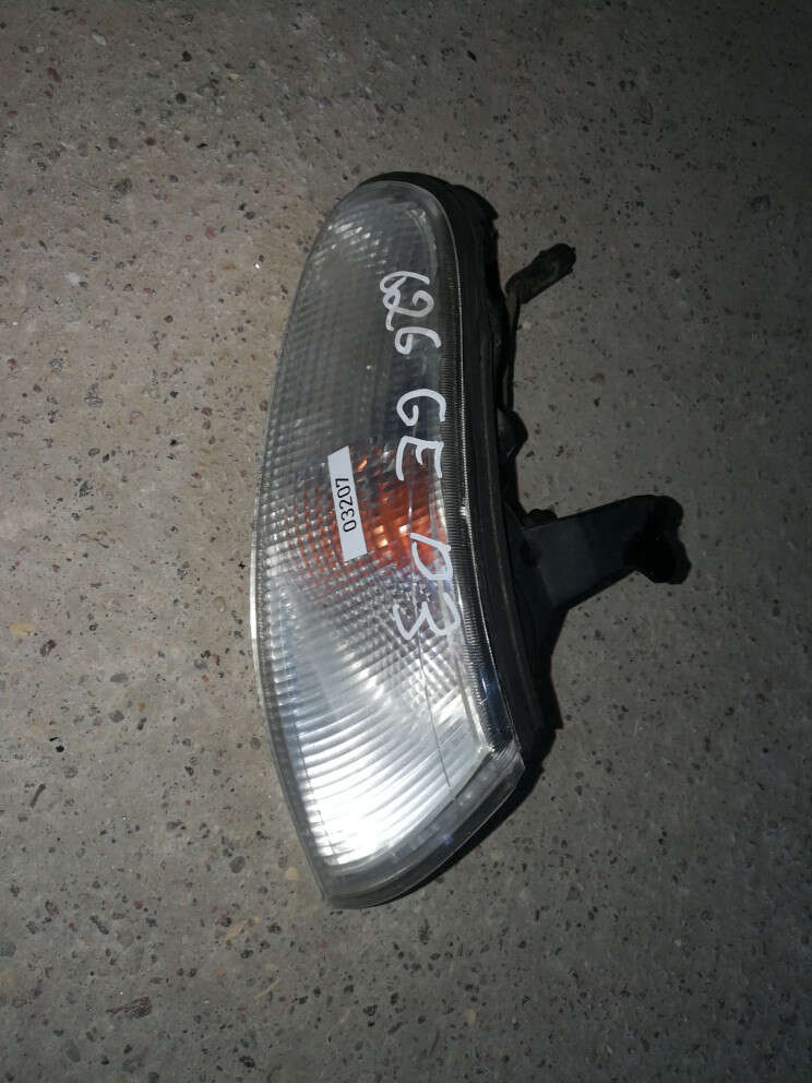 Поворотник правый к Mazda 626 1995
