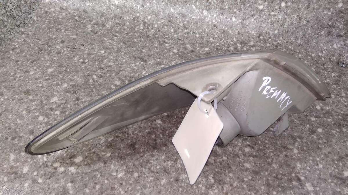 Поворотник левый к Mazda Premacy 2000