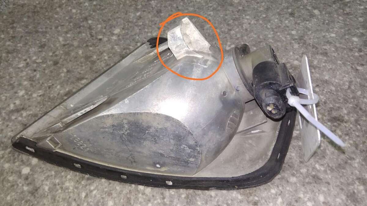 Поворотник правый к Audi A3 1998