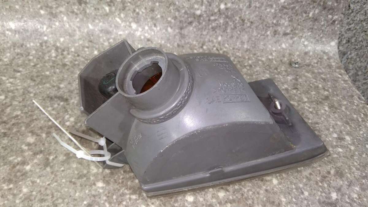 Поворотник левый к Toyota RAV 4 2002