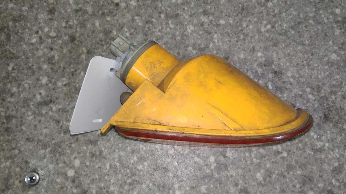 Поворотник правый к Ford Focus 2000