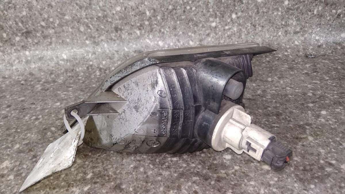 Поворотник правый к Nissan Micra 2006