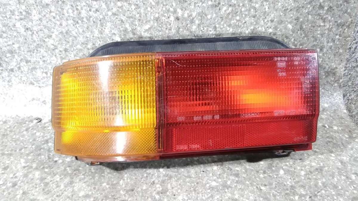 Фонарь задний левый к Nissan Prairie 1993