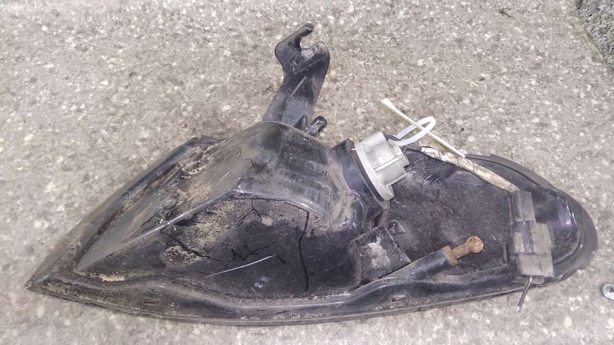 Поворотник правый к Mazda 626 1995