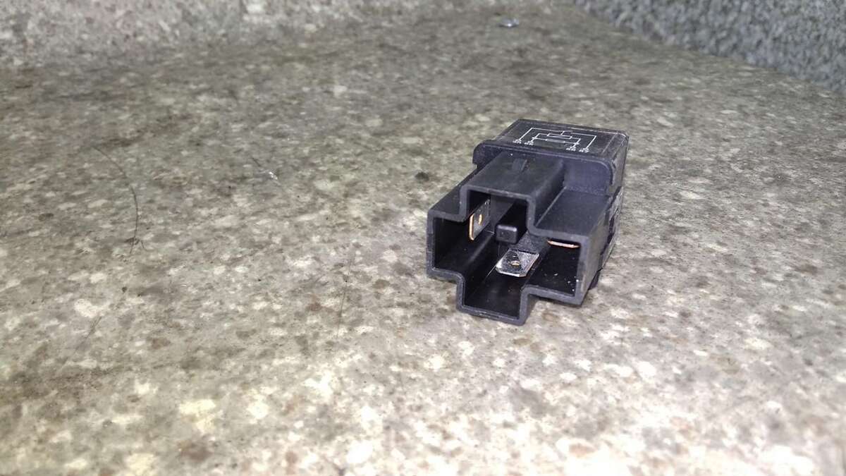 Реле (прочие) к Mazda 323 2001