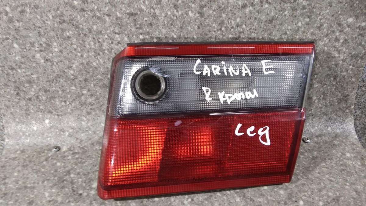 Фонарь крышки багажника правый к Toyota Carina 1995