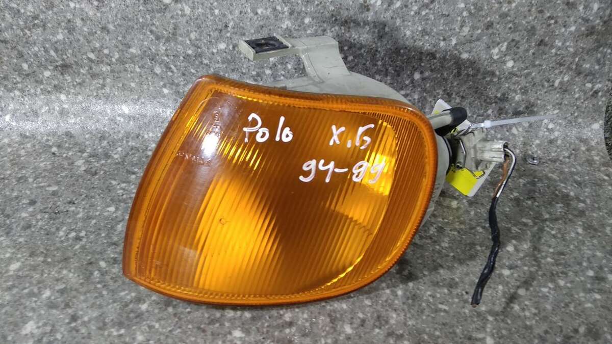 Поворотник левый к Volkswagen Polo 1997