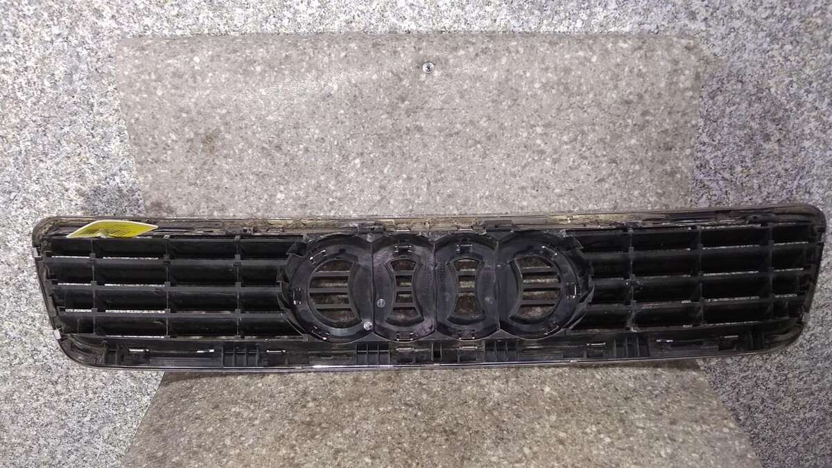 Решетка радиатора к Audi A4 2000