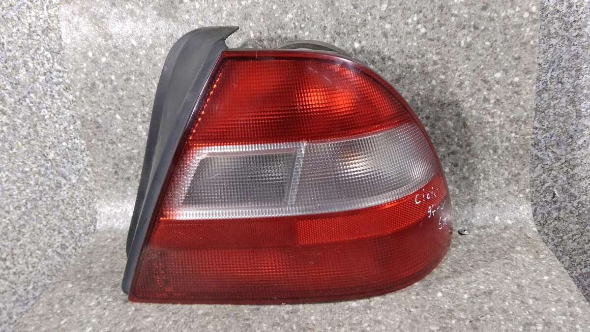 Фонарь задний правый к Honda Civic 2000