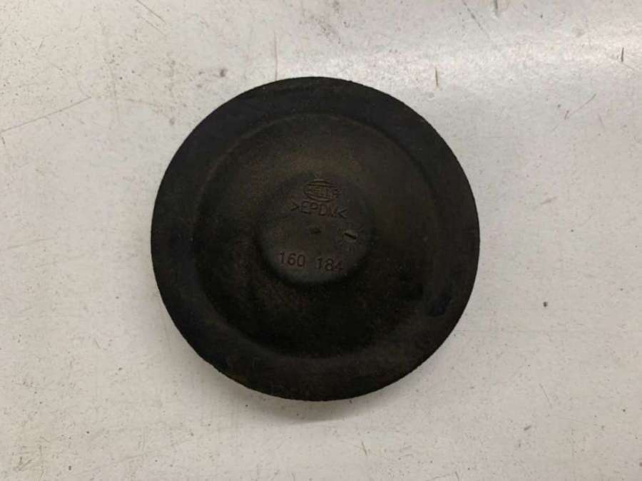Крышка (заглушка) задняя фары правой к Volkswagen Touareg 2009
