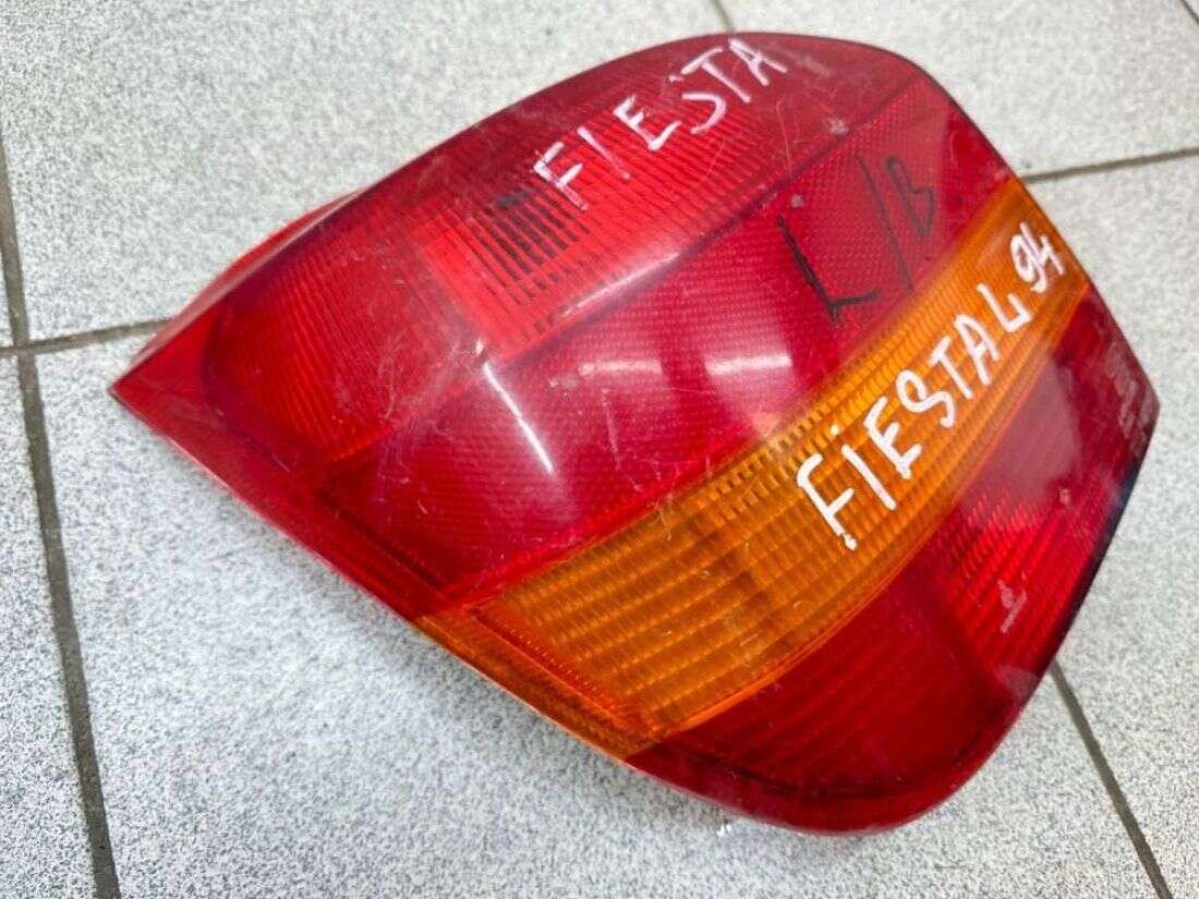 Фонарь задний левый к Ford Fiesta 1994