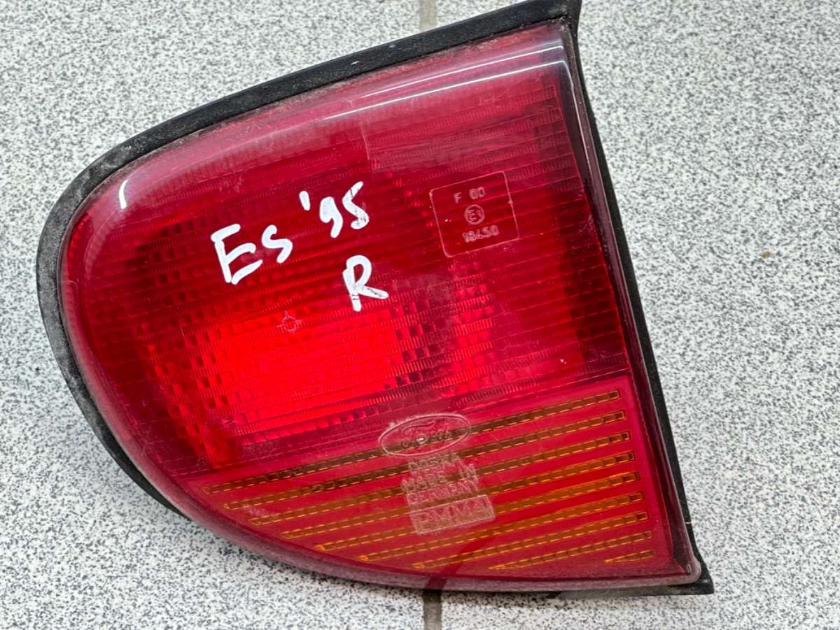 Фонарь задний правый к Ford Escort 1994