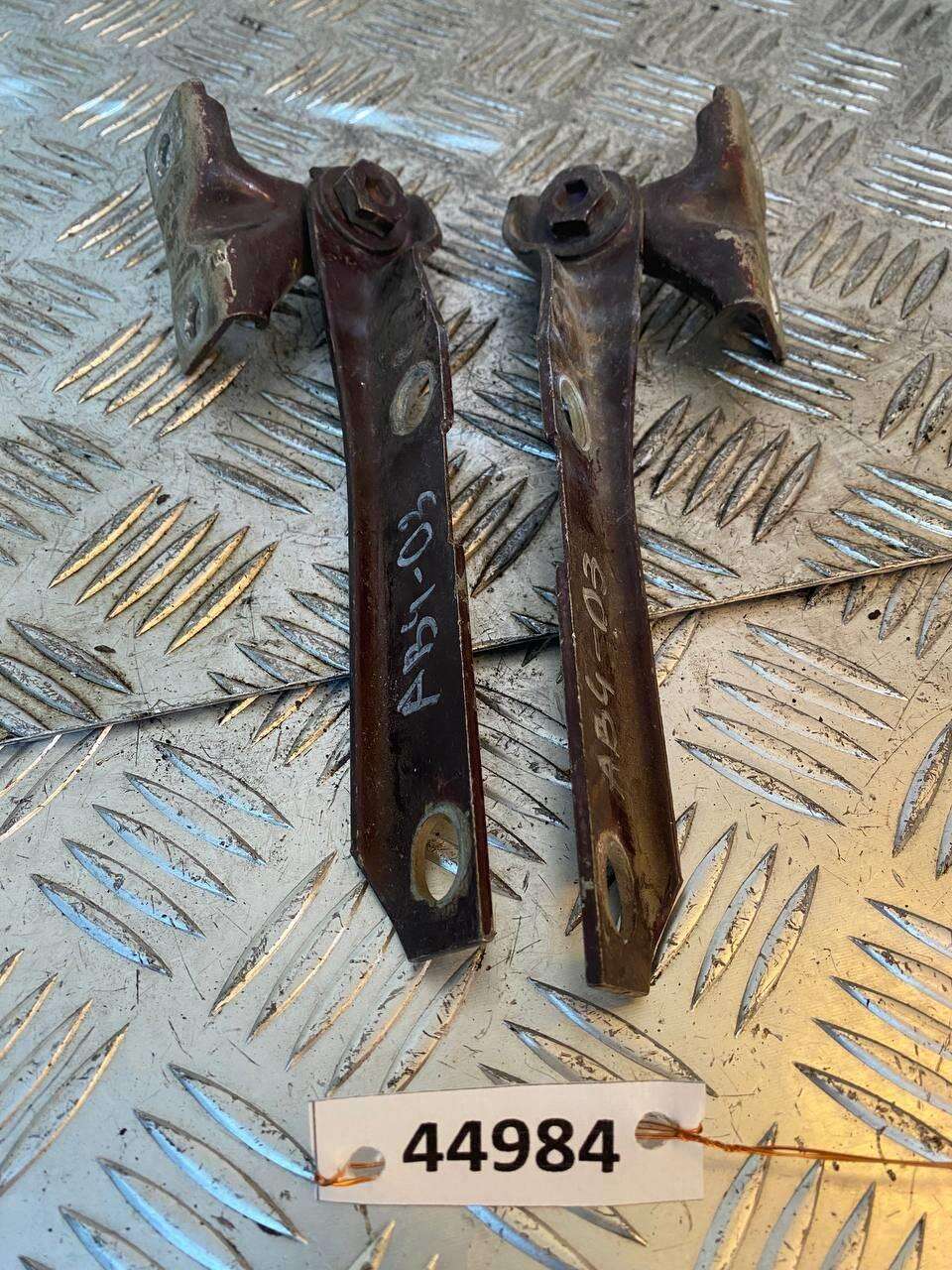 Петля капота к Audi 80 1995