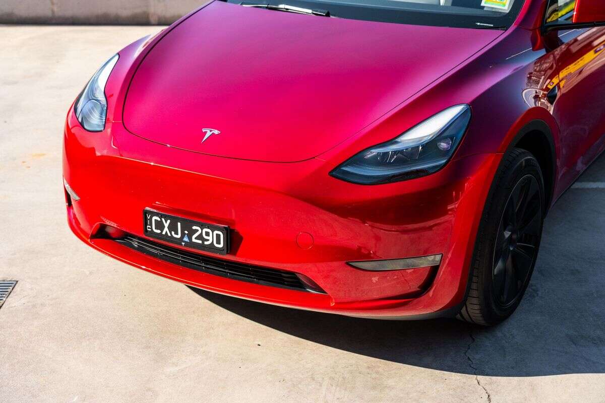 Tesla добавила в функционал беспилотную парковку