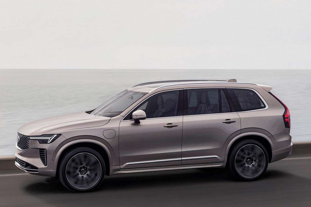 Второе обновление: кроссовер Volvo XC90 остается на конвейере