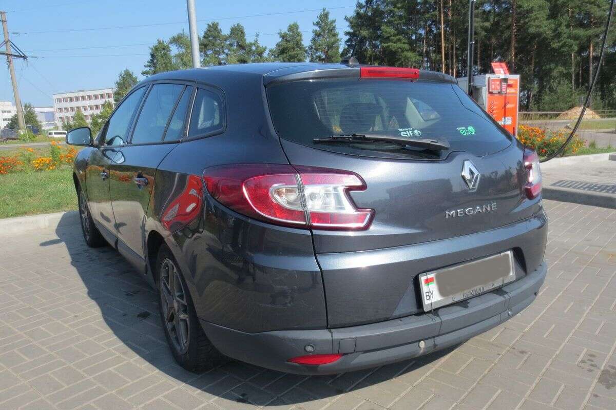 Renault_Megane_слева_сзади