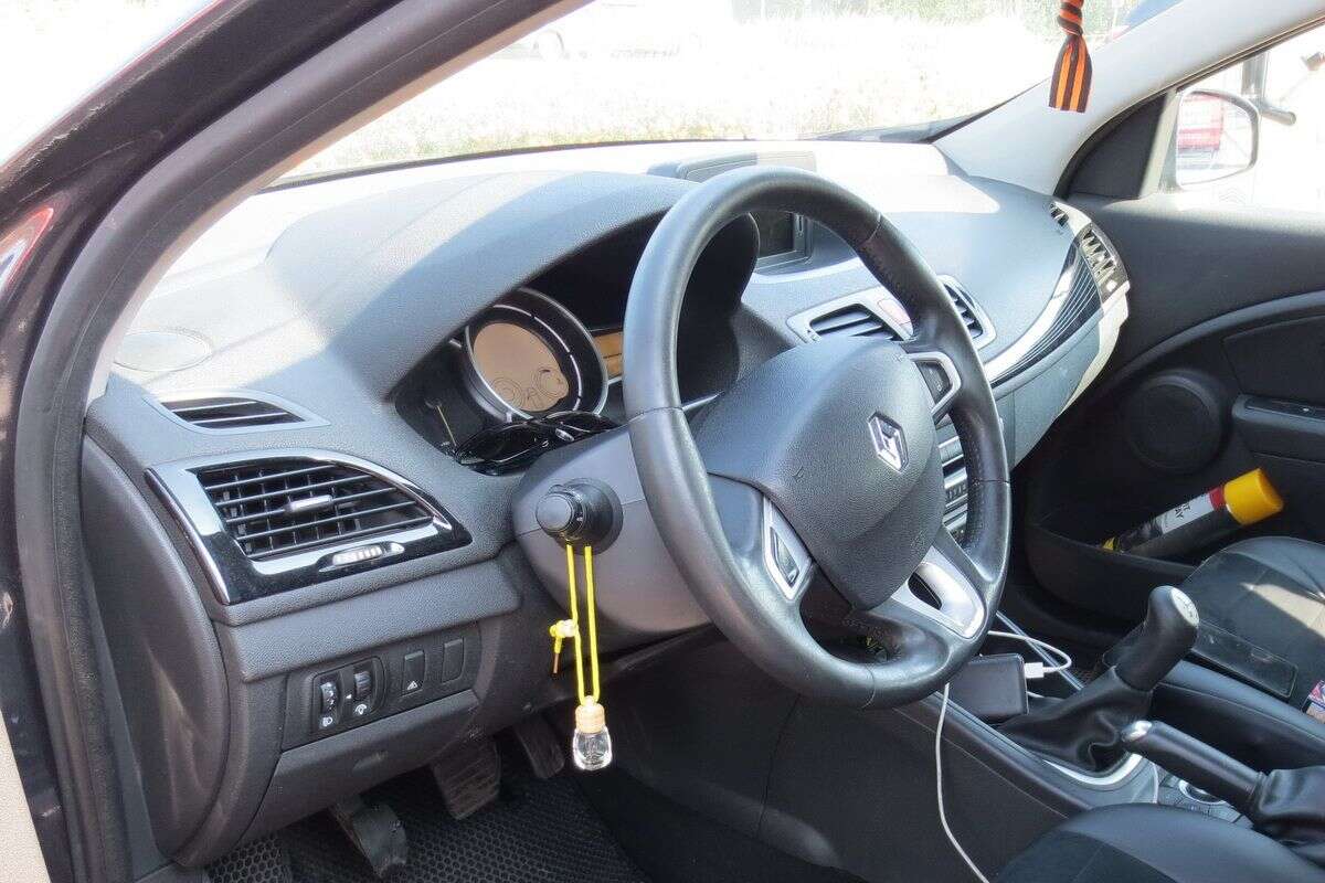 Renault_Megane_передняя_панель