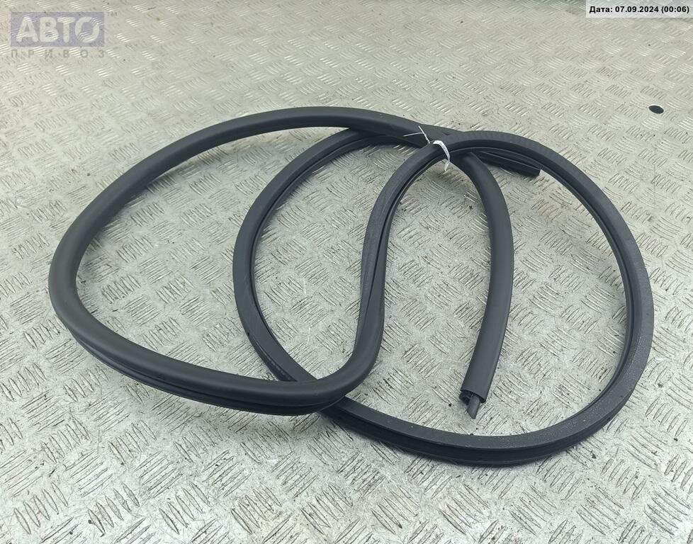 Уплотнитель к Volkswagen Golf 2010