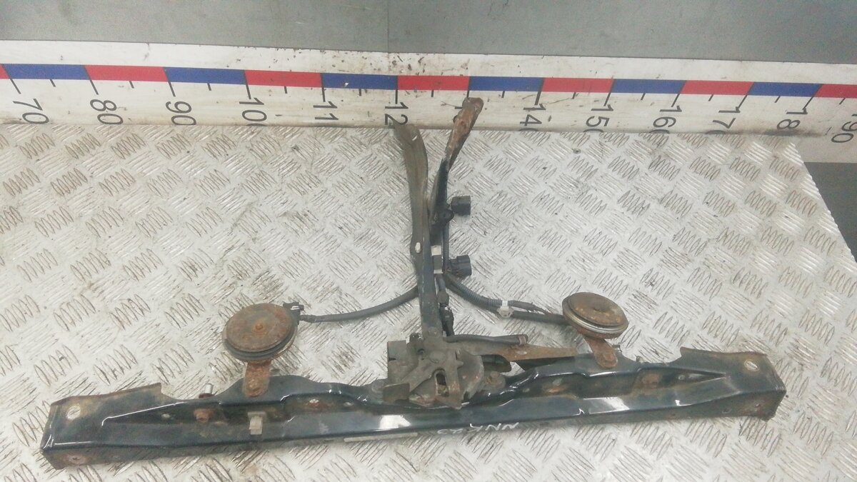 Рамка капота к Toyota Hilux 2005