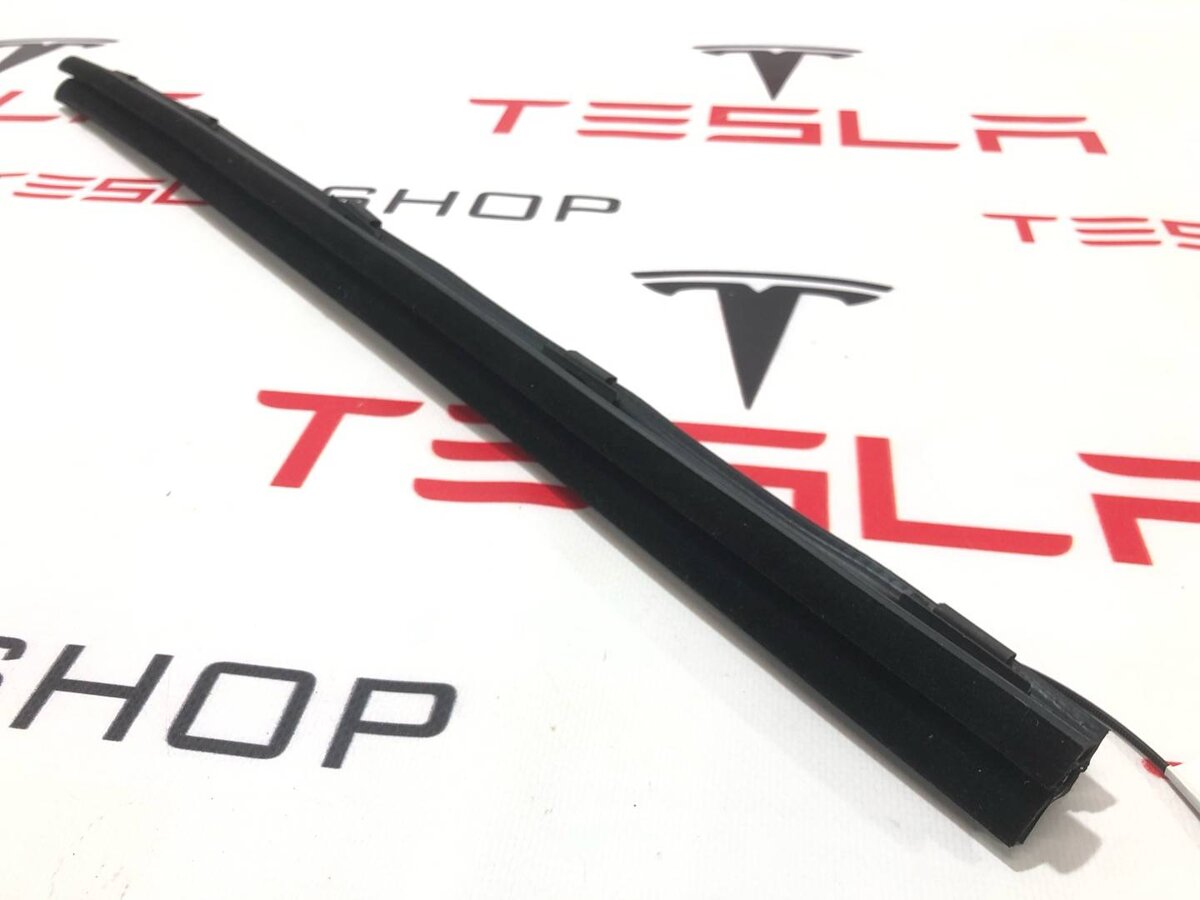 Уплотнитель к Tesla Model S 2019