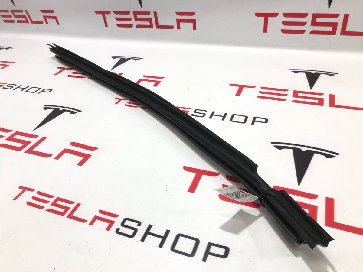 Уплотнитель к Tesla Model X 2019