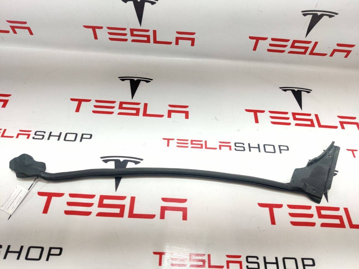 Уплотнитель к Tesla Model S 2019