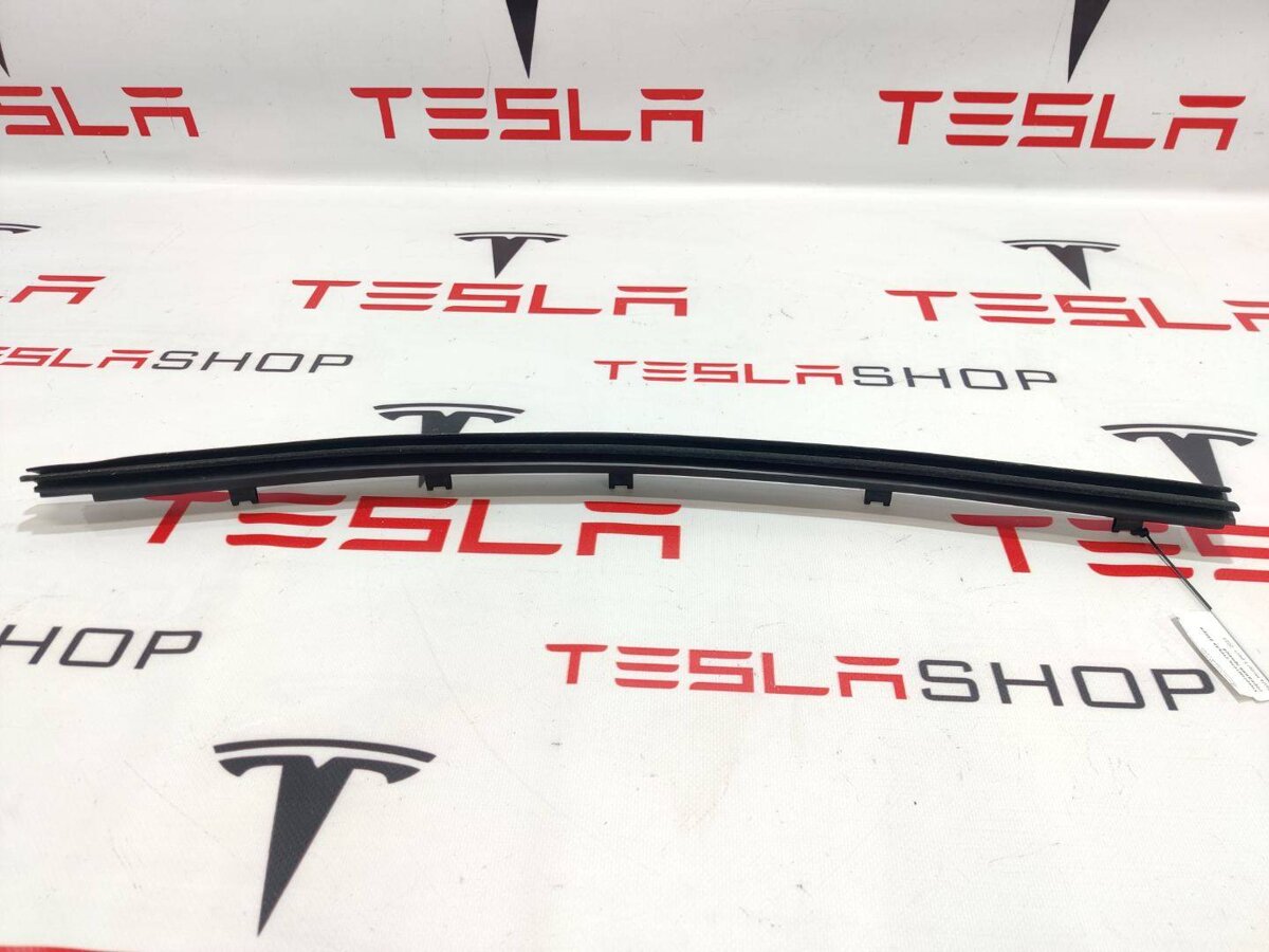 Уплотнитель к Tesla Model S 2019
