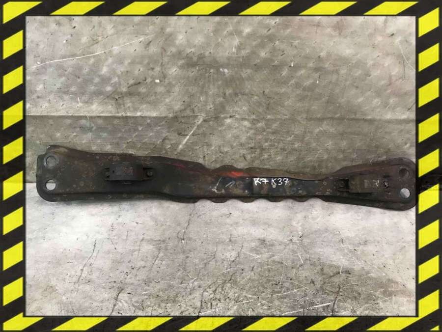 Балка под КПП к Mitsubishi Colt 1999