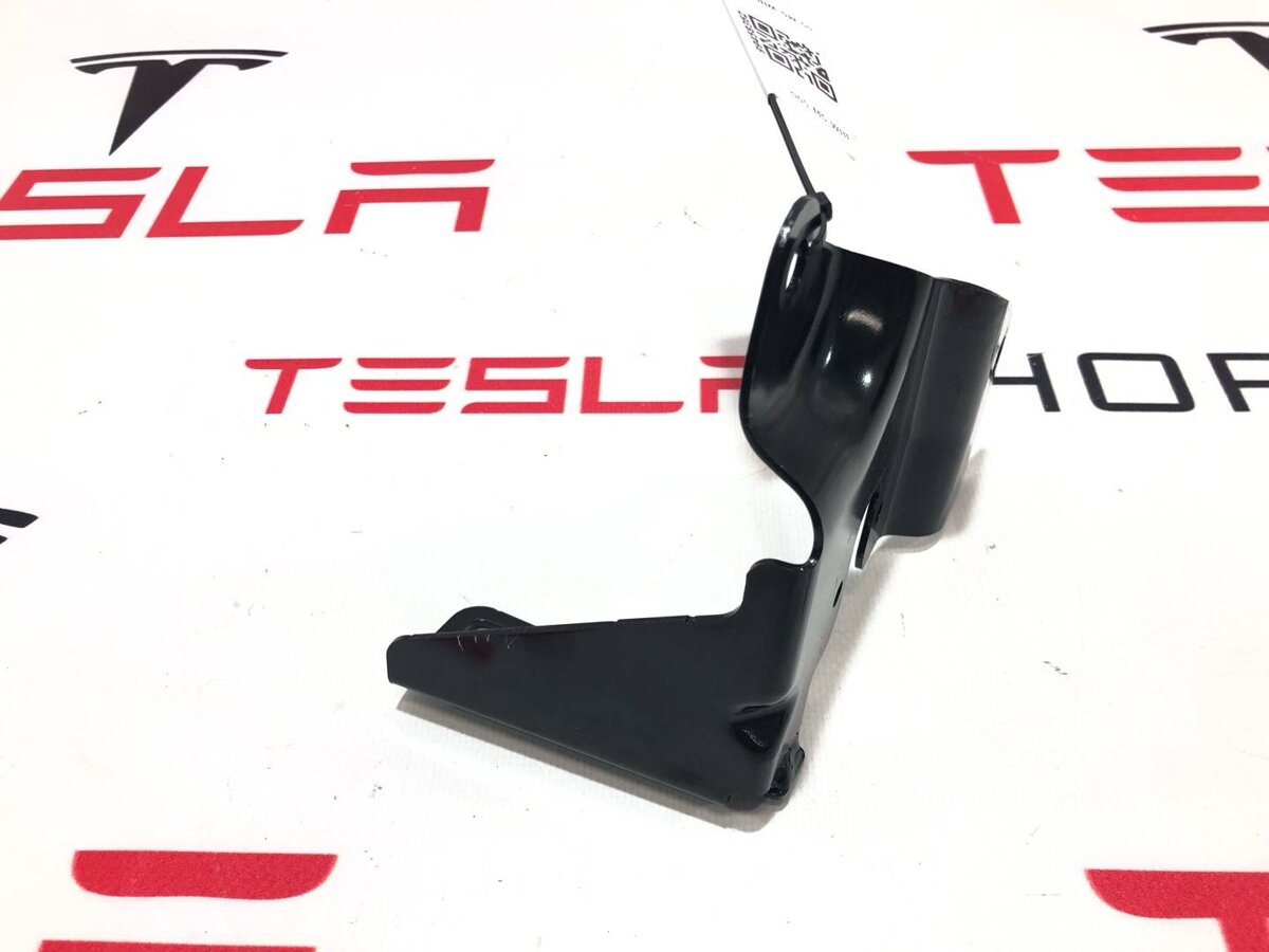 Кронштейн крыла  к Tesla Model S 2019