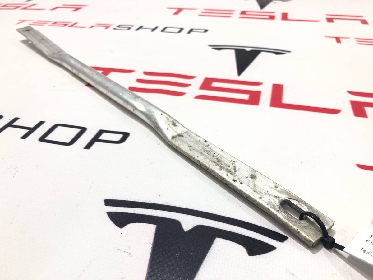 Трубка охлаждающей жидкости металлическая к Tesla Model S 2019