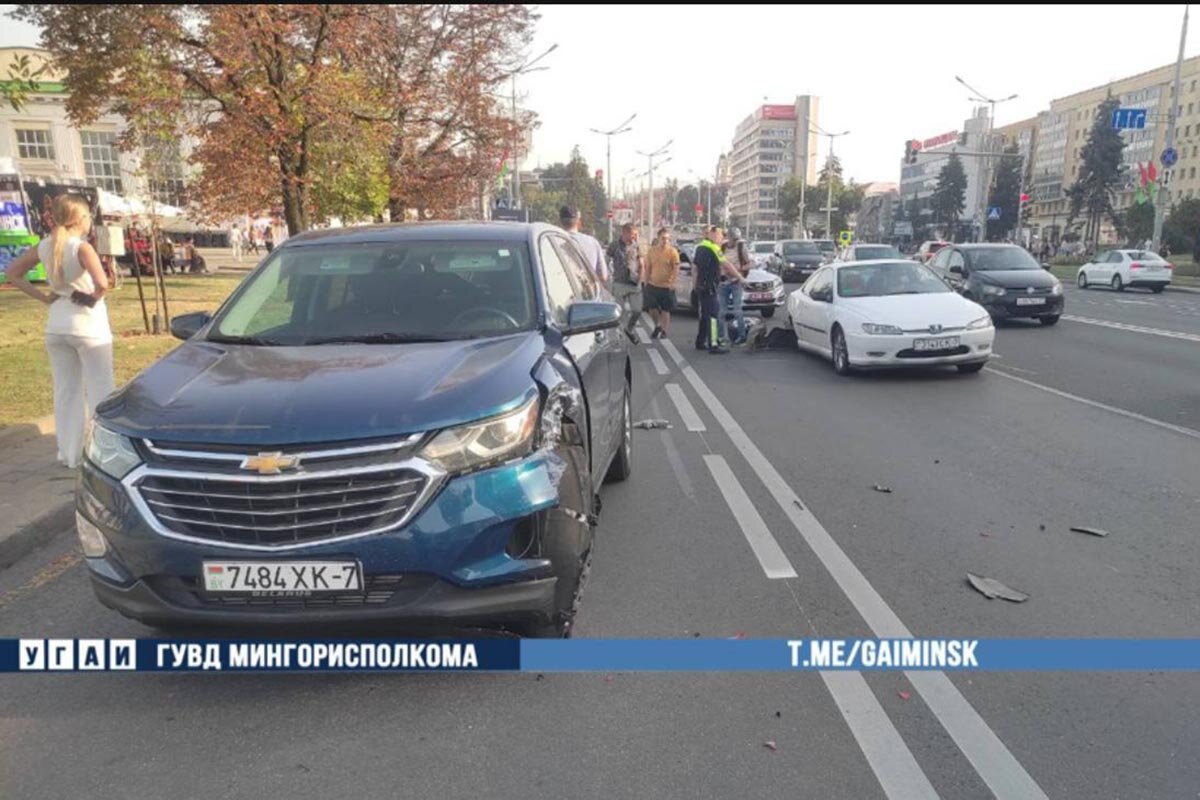 Держи дистанцию! В Минске столкнулись Chevrolet и Peugeot