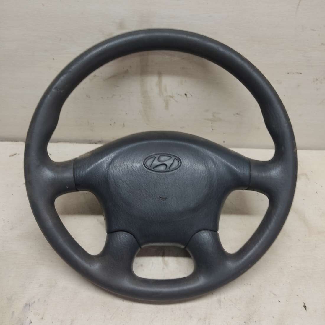 Руль к Hyundai H-1 2000