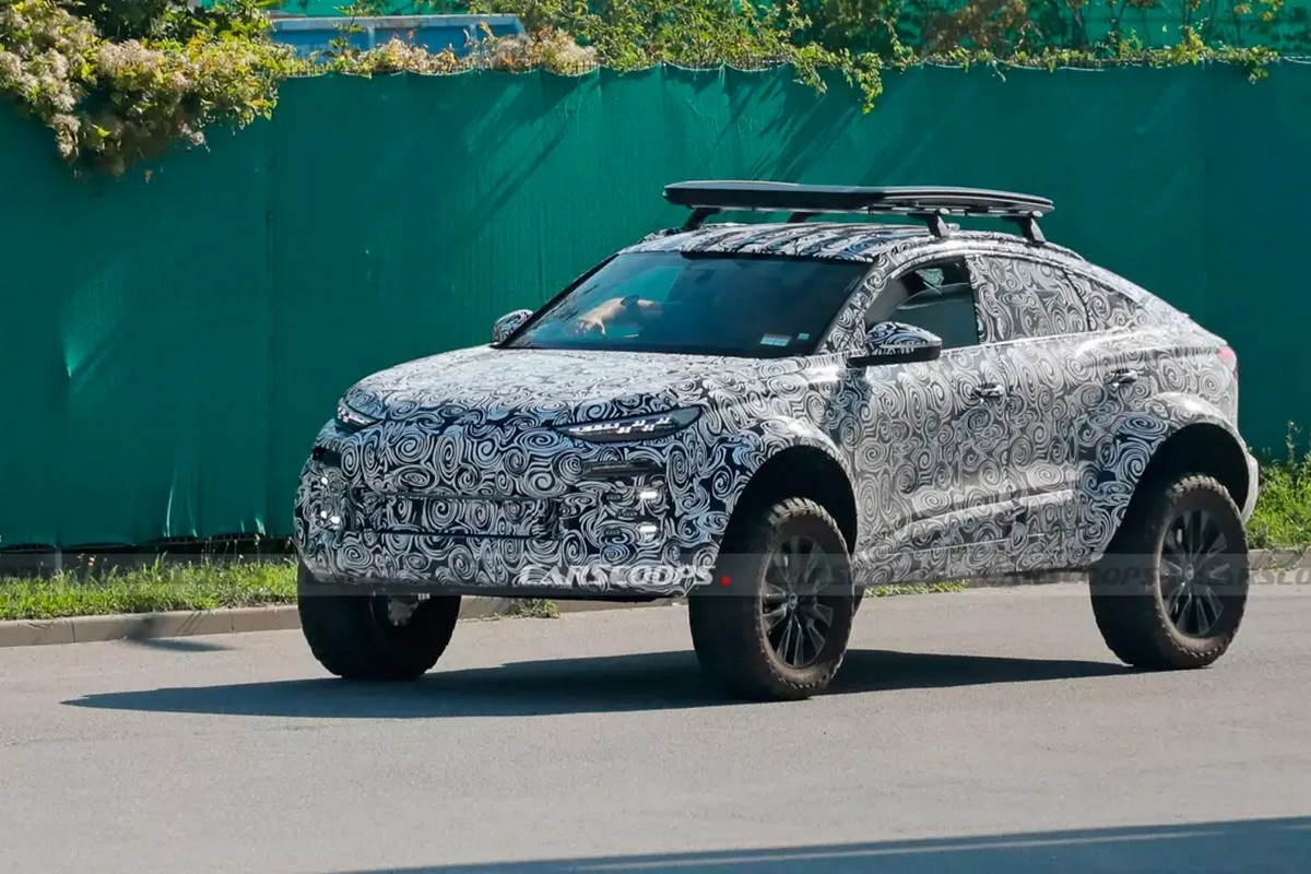 Фотошпионы поймали Audi Q6 e-tron в модификации для ралли «Дакар»