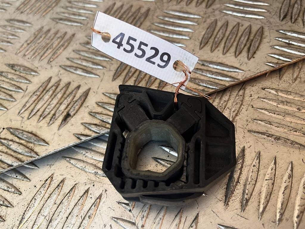 Опора радиатора к Volkswagen Passat 2007