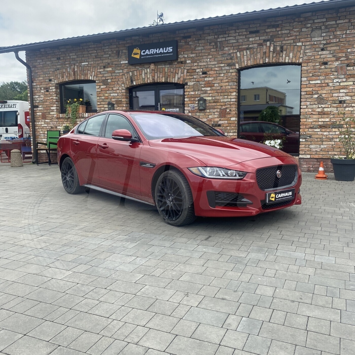 Jaguar XE I, 2017