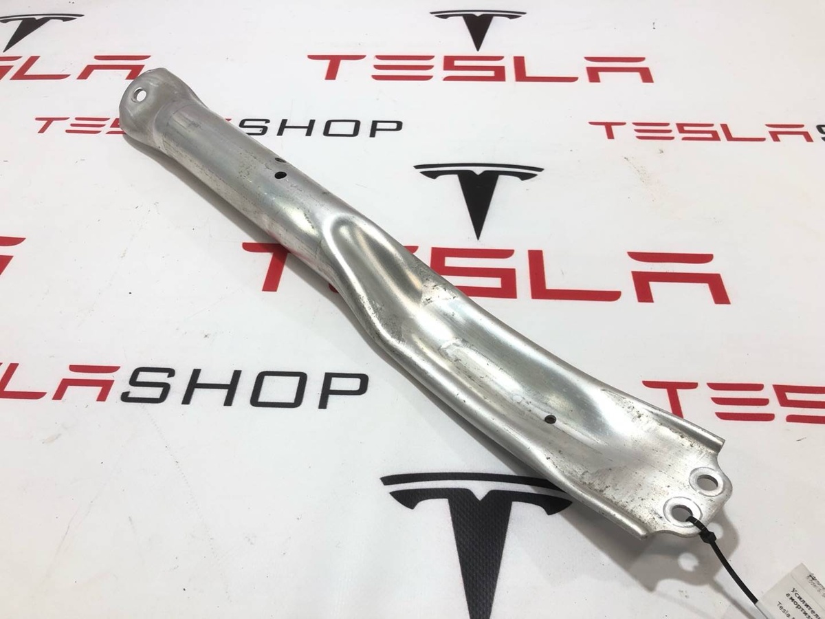 Распорка стоек к Tesla Model S 2019